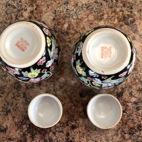 Pair of China Jingdezhen Chinese porcelain lidded jars black floral handpainted - Picture 6 of 6